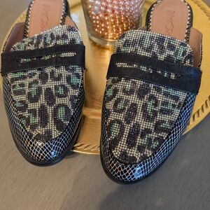 Betsey Johnson Markerr/Markois5 Stylish Black and Green Women's Loafers, Sz 9.5